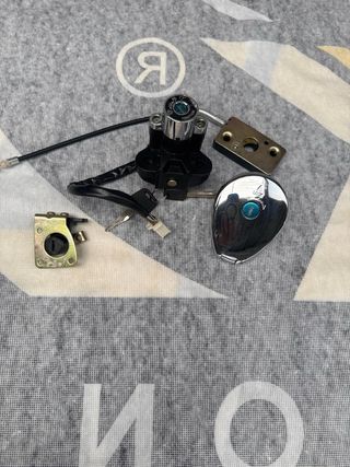 Cerradura Suzuki GZ125 GZ250