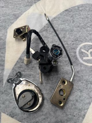 Cerradura Suzuki GZ125 GZ250