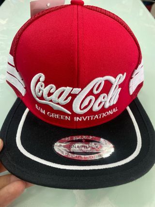 Gorra Trucker Coca-Cola Plana Roja y Negra