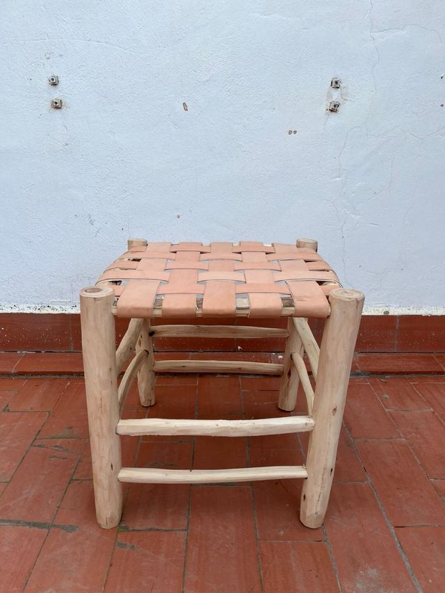 Taburete grande cuero natural y madera