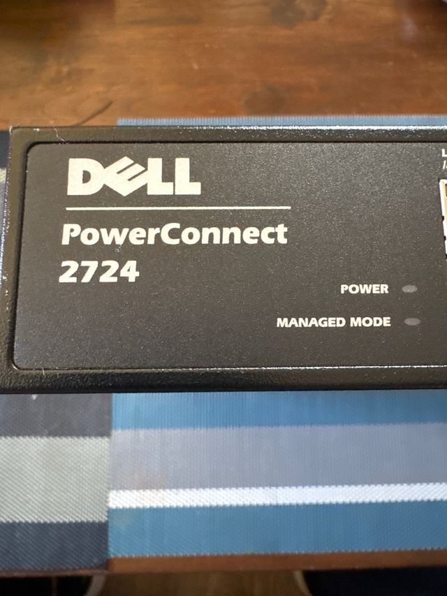 Switch Dell PowerConnect 2724