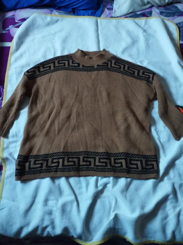 Jersey marrón con greca