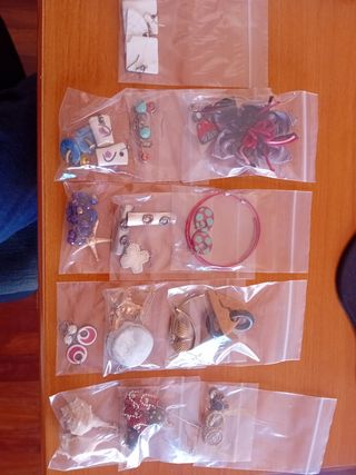 Lote de pendientes y complementos