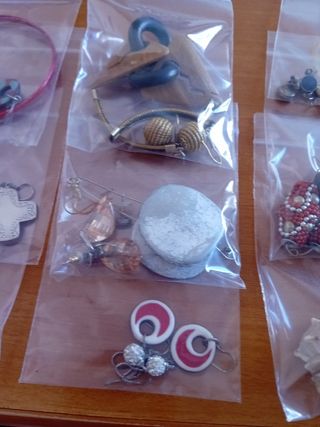 Lote de pendientes y complementos