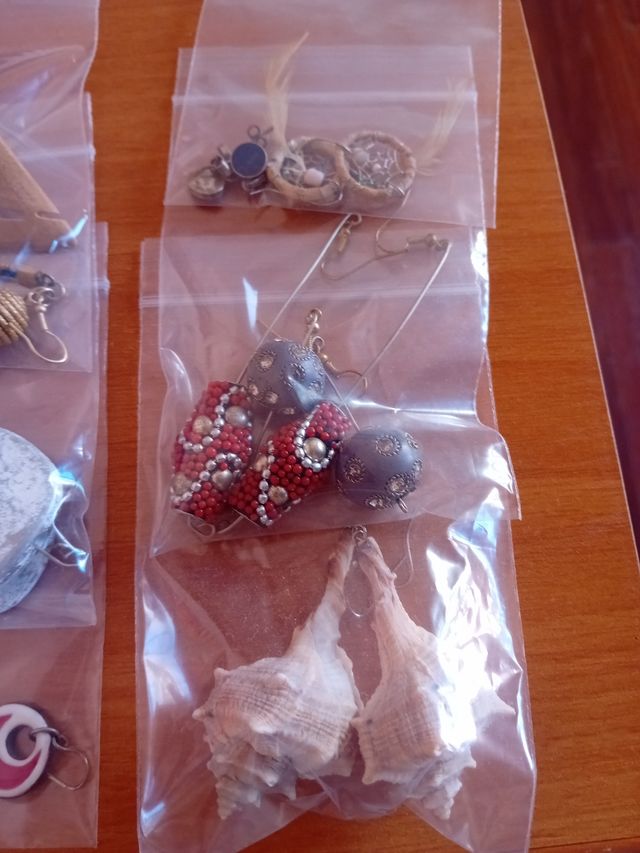 Lote de pendientes y complementos