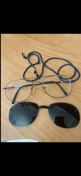 Occhiali con catenella