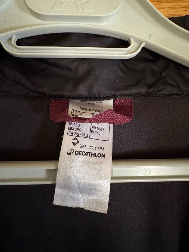 Casaco Preto Forclaz MH500