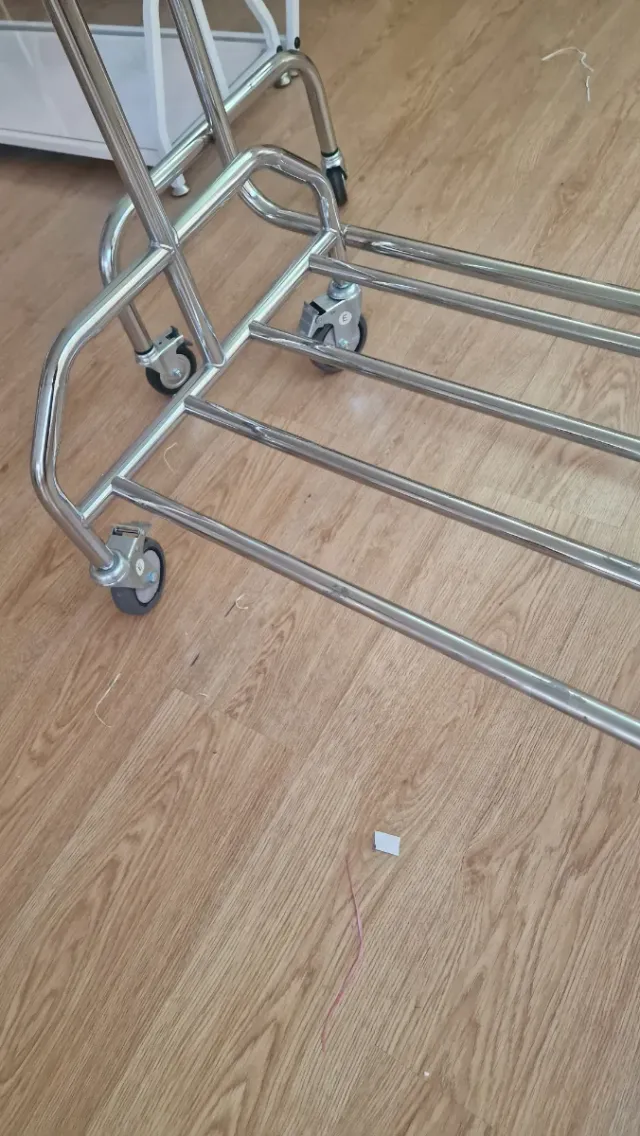 Burro para colgar ropa de acero inoxidable tengo 2