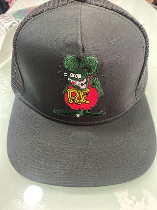 lote gorra y calcetines Ratfink