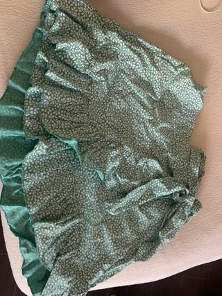 Falda verde lazo hojas blancas