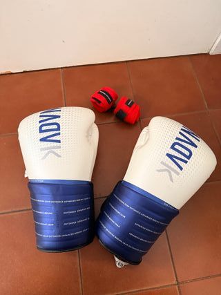 2 pares de guantes de boxeo y vendas