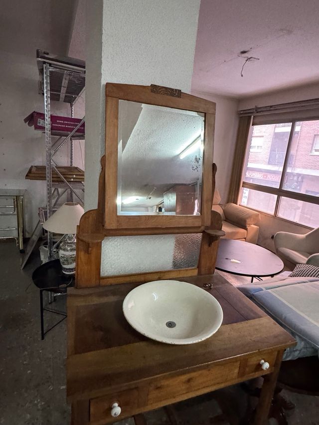 Palanganero antiguo de madera y cerámica