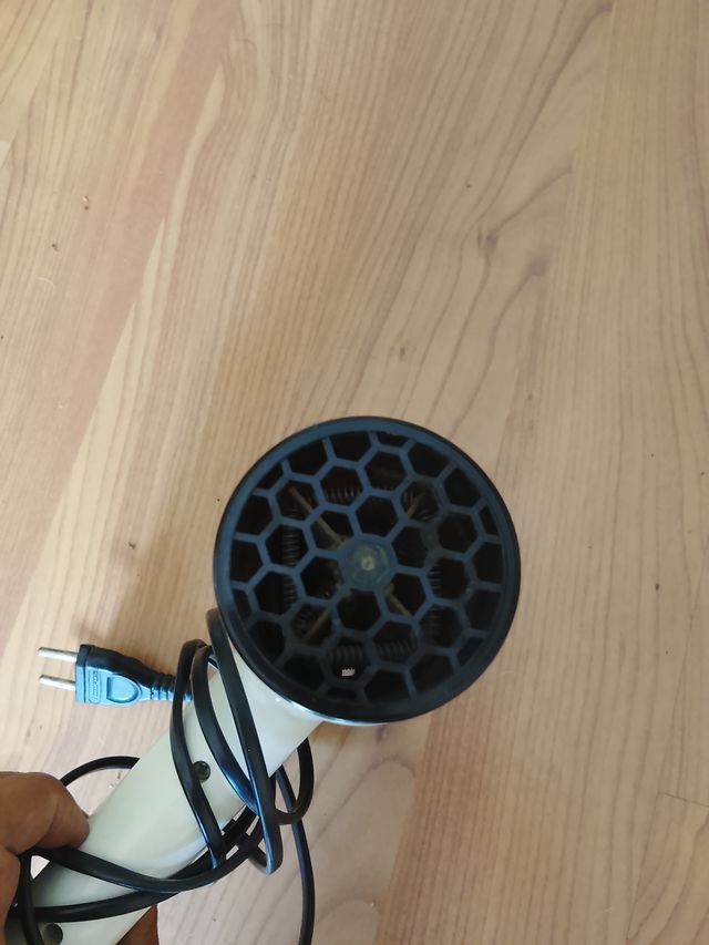 Secador de pelo Taurus blanco y negro