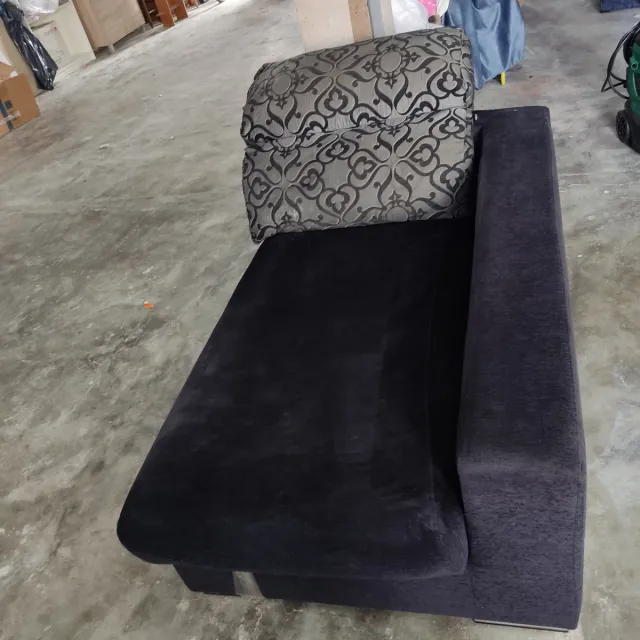 Sofá chaise longue tela gris y negro