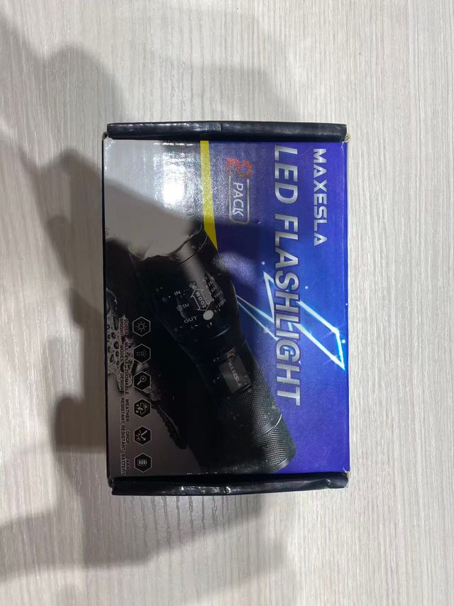 Linterna LED MAXESLA Zoomable Alta Potencia