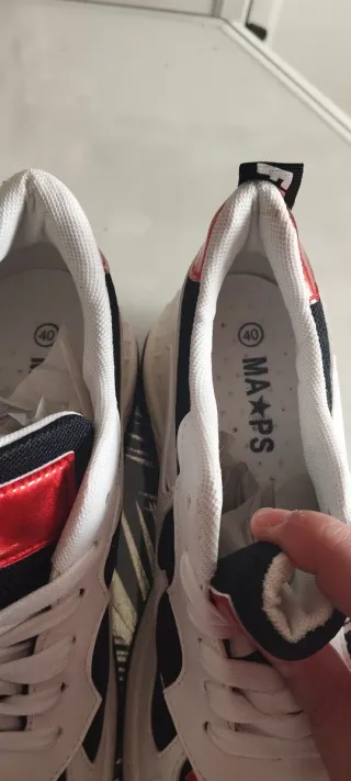 Zapatillas deportivas blancas y rojas T41