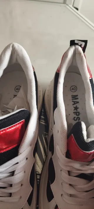 Zapatillas deportivas blancas y rojas T41