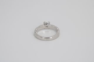 049-01-00019 Anillo oro blanco de 18 k y diamante