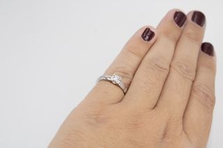 049-01-00019 Anillo oro blanco de 18 k y diamante