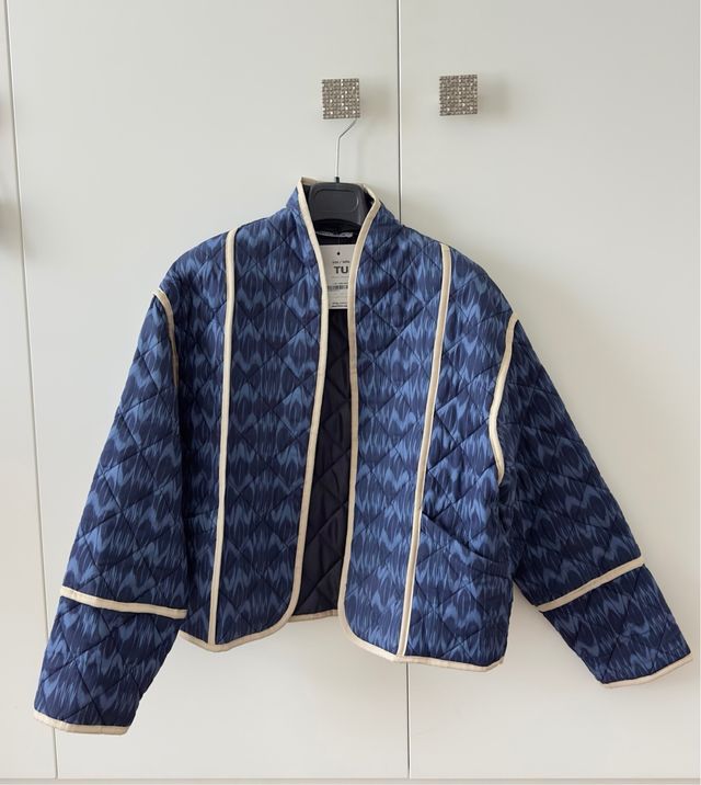 Casaco acolchoado Mulaya azul e bege