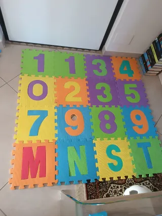 Tappeto puzzle numeri e lettere