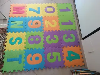 Tappeto puzzle numeri e lettere