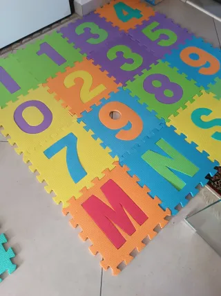 Tappeto puzzle numeri e lettere