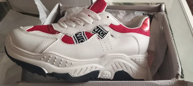 Zapatillas deportivas mujer nuevas a estenar