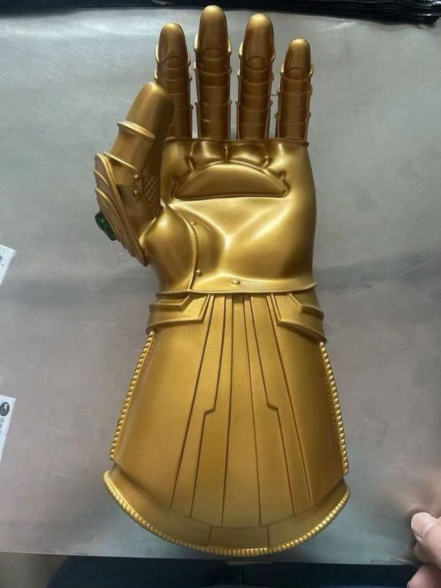 Guanto di Thanos dorato
