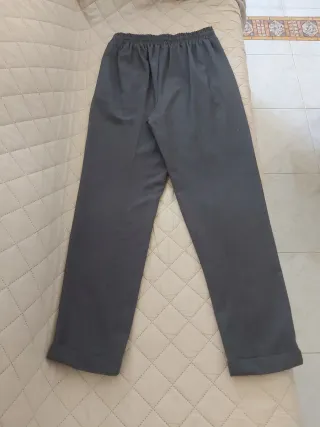 Pantalón Stradivarius gris talla XS