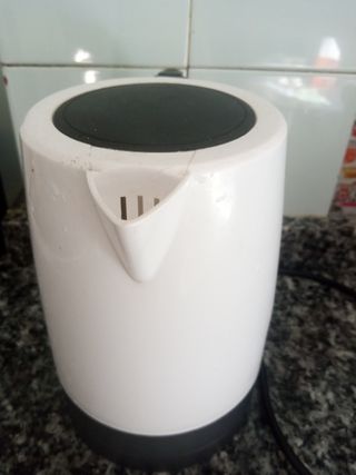 Hervidor de agua eléctrico Kukel 1.0L
