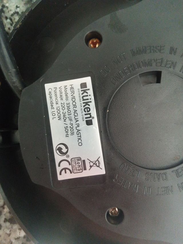 Hervidor de agua eléctrico Kukel 1.0L