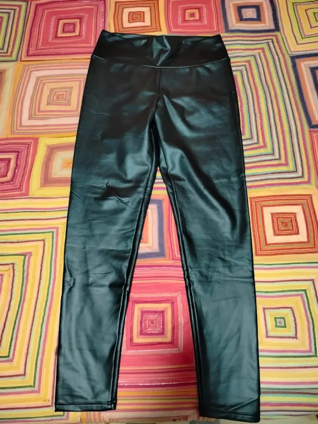 Leggings efecto piel negros