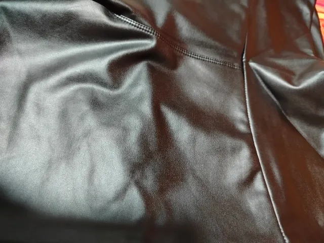 Leggings efecto piel negros