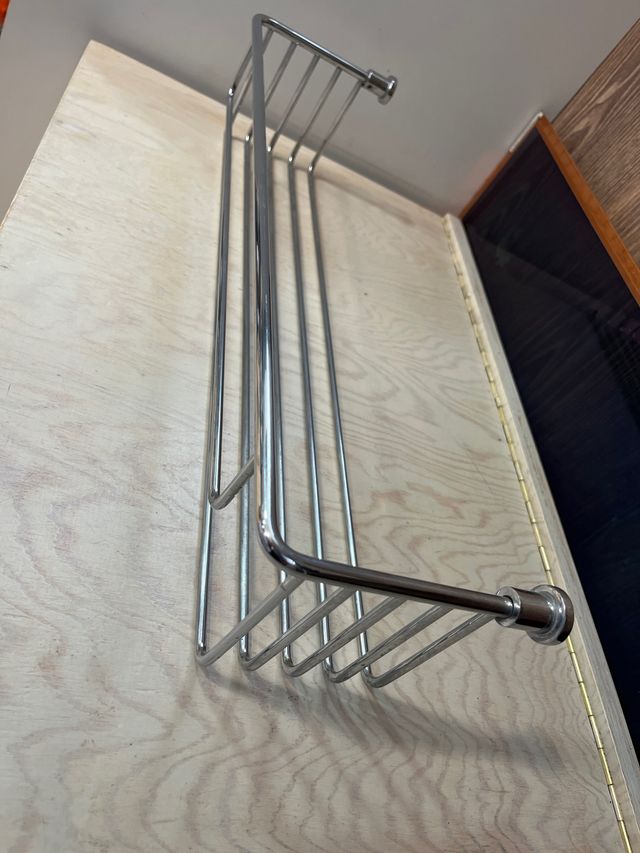 Jabonera de ducha metálica