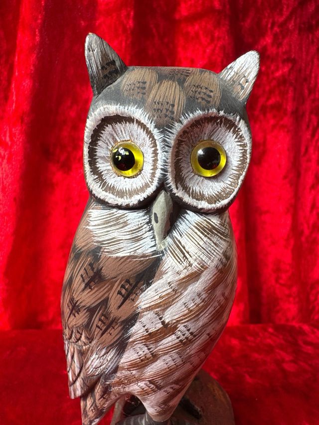 Búho madera pintado a mano