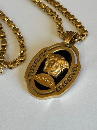 Colgante Versace Medusa Onix y Dorado