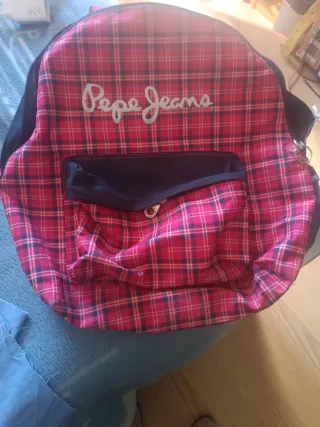 Mochila Pepe Jeans cuadros roja y negra