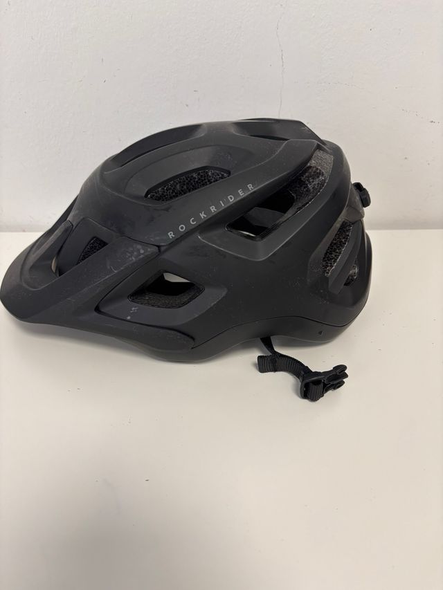 Casco de bicicleta negro