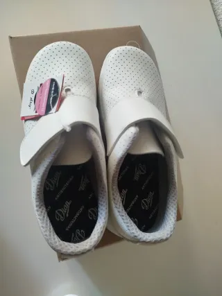 Zapatos de trabajo de mujer blancos, marca Inescop