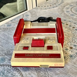 Consola Nintendo Family Computer 1983 - Japonesa