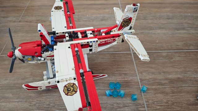 Lego Technic 42040 Avión Contra Incendios