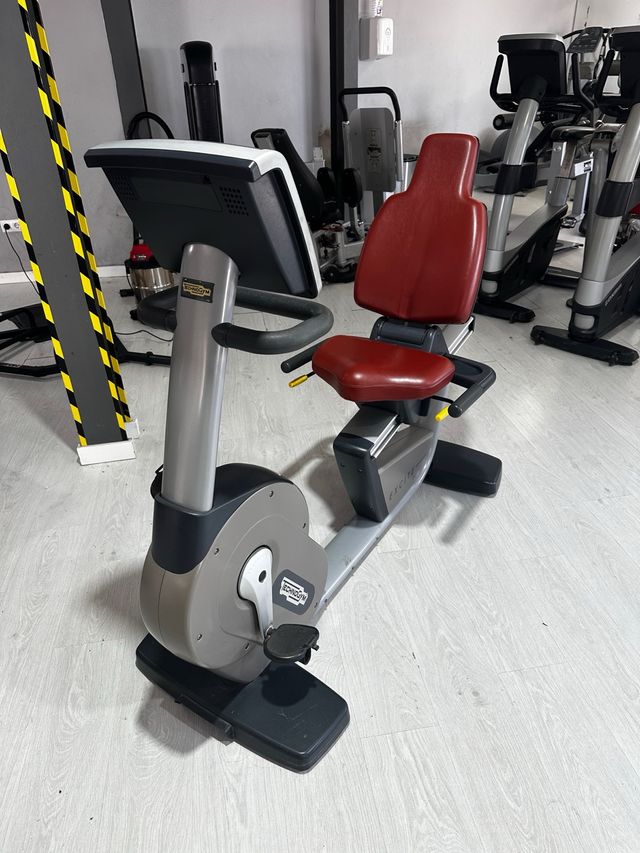 Bicicleta Reclinable Technogym