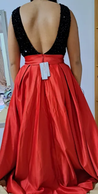 Vestido de fiesta lentejuelas y falda roja