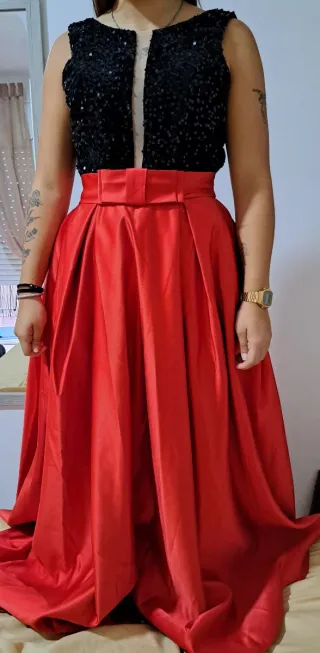 Vestido de fiesta lentejuelas y falda roja