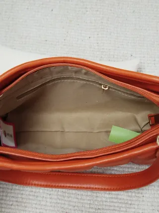 Bolso naranja acolchado