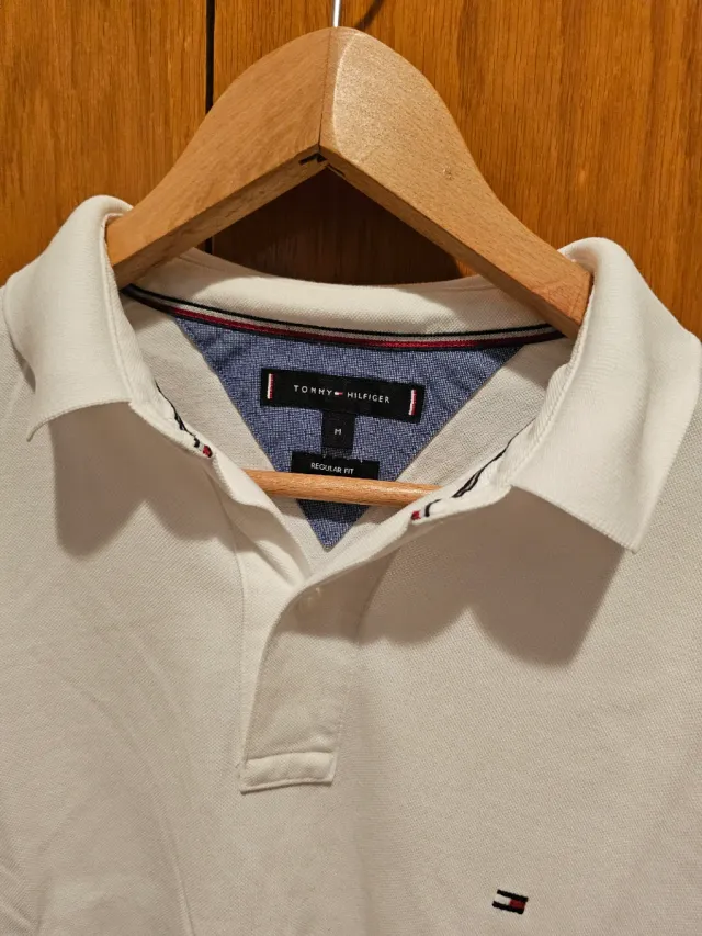Polo Tommy Hilfiger Blanco Talla M
Corte regular