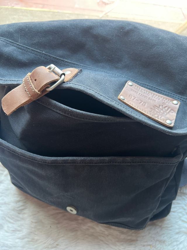 Bolsa Mensajero Timberland Negra y Marrón