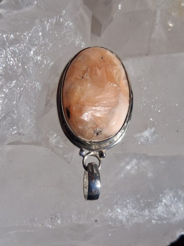 Colgante de Escolecita en Plata de Ley