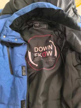 Abrigo plumas hombre azul y negro